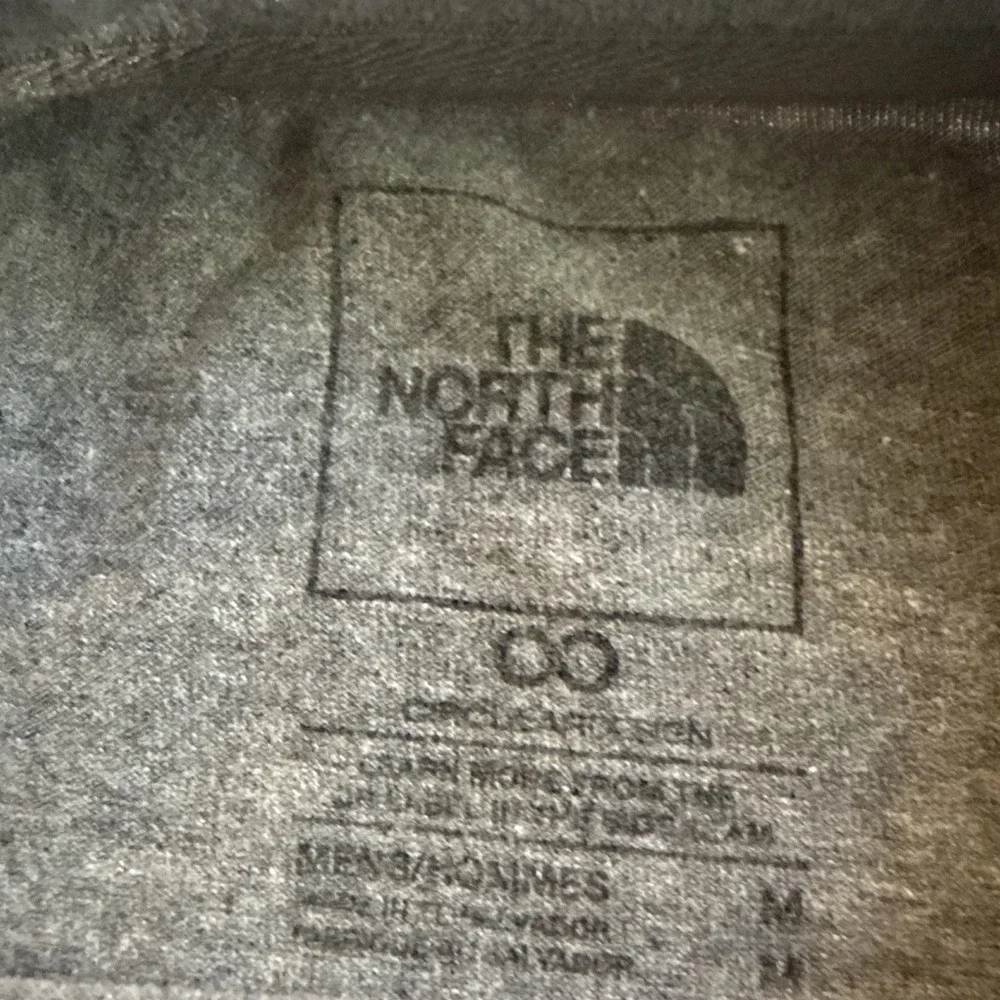 The North Face T-Shirt Mens medium Gray Short Sleeve Logo Tee